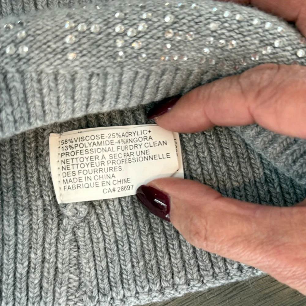 Gray Knit Pom Pom Beanie